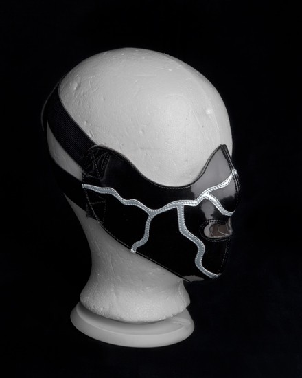 http://www.tomaszfall.ch/files/gimgs/th-9_masque-noir_v2.jpg